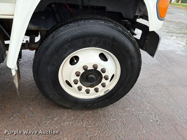 image for item EV2499 1997 Ford F800 digger derrick truck