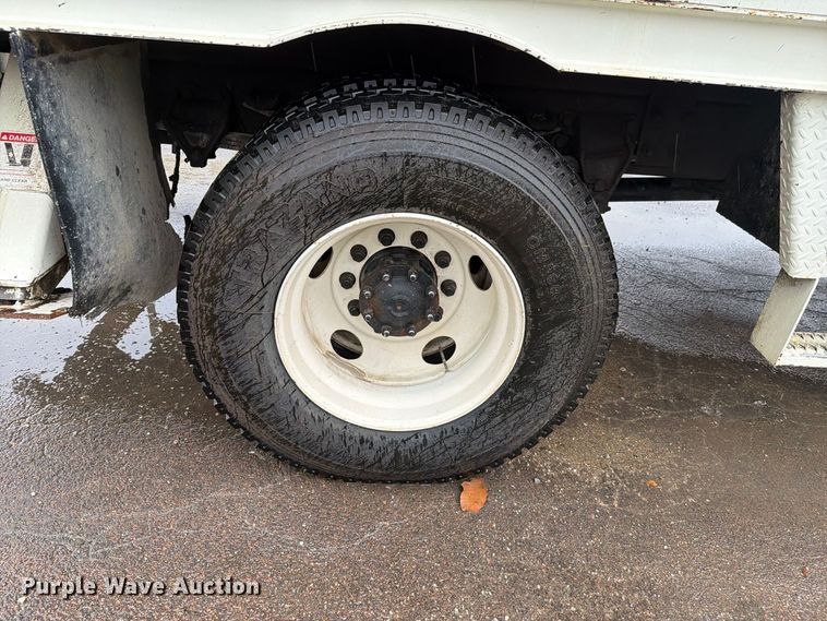 image for item EV2499 1997 Ford F800 digger derrick truck
