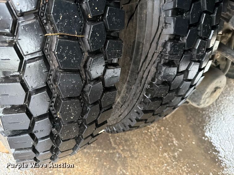 image for item EV2499 1997 Ford F800 digger derrick truck