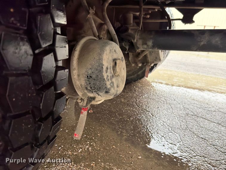 image for item EV2499 1997 Ford F800 digger derrick truck