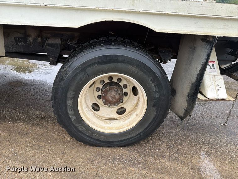 image for item EV2499 1997 Ford F800 digger derrick truck