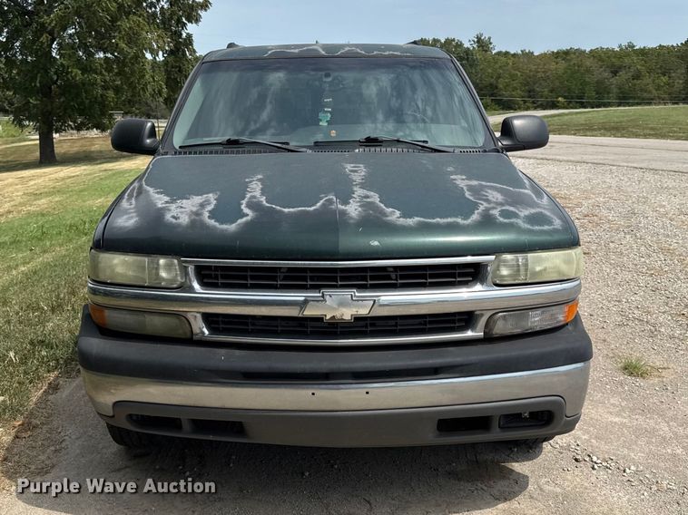 image for item EV6112 2004 Chevrolet Suburban 1500 SUV