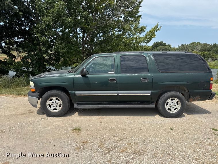 image for item EV6112 2004 Chevrolet Suburban 1500 SUV