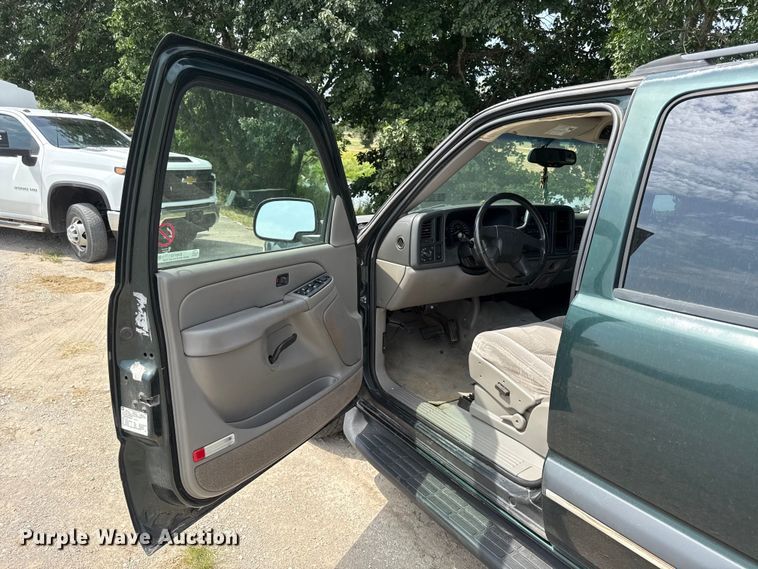 image for item EV6112 2004 Chevrolet Suburban 1500 SUV