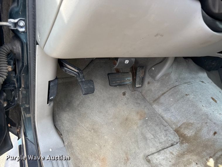image for item EV6112 2004 Chevrolet Suburban 1500 SUV