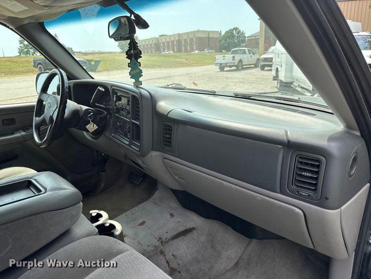 image for item EV6112 2004 Chevrolet Suburban 1500 SUV