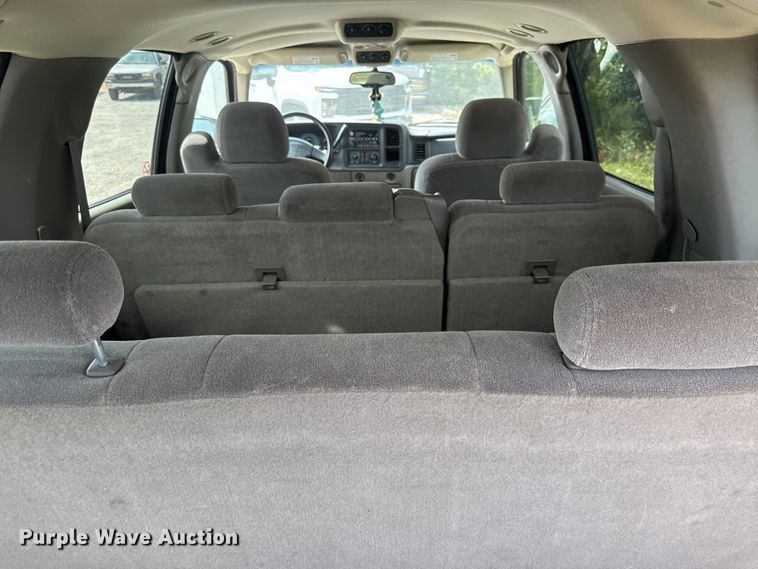 image for item EV6112 2004 Chevrolet Suburban 1500 SUV