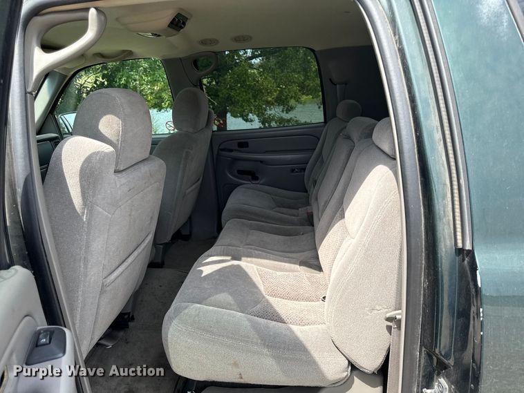 image for item EV6112 2004 Chevrolet Suburban 1500 SUV