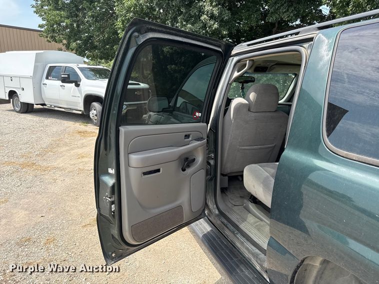 image for item EV6112 2004 Chevrolet Suburban 1500 SUV