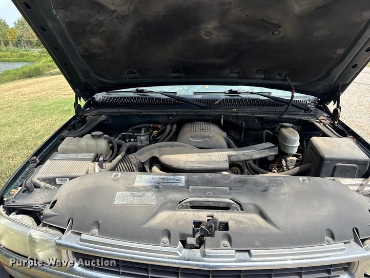 image for item EV6112 2004 Chevrolet Suburban 1500 SUV