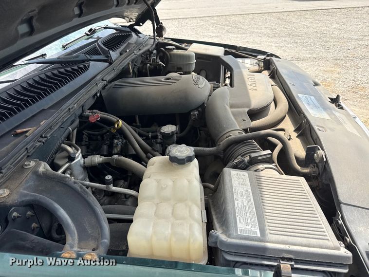 image for item EV6112 2004 Chevrolet Suburban 1500 SUV