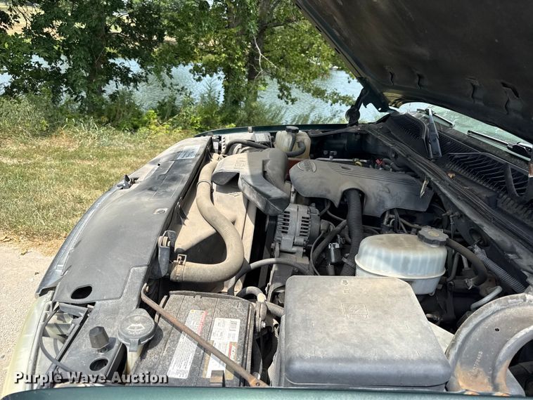 image for item EV6112 2004 Chevrolet Suburban 1500 SUV