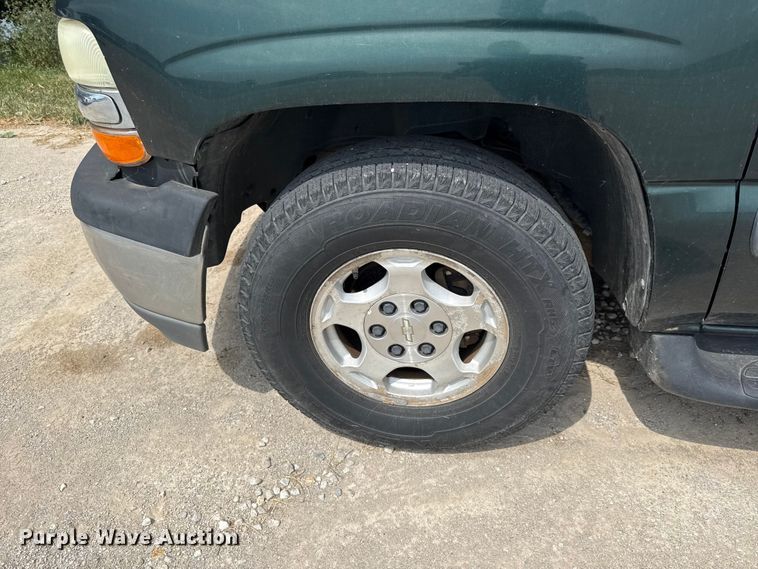 image for item EV6112 2004 Chevrolet Suburban 1500 SUV