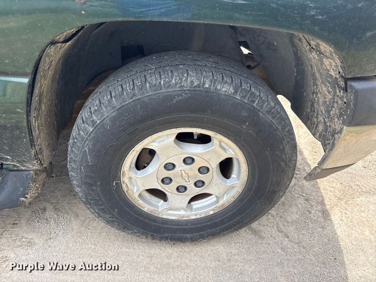 image for item EV6112 2004 Chevrolet Suburban 1500 SUV