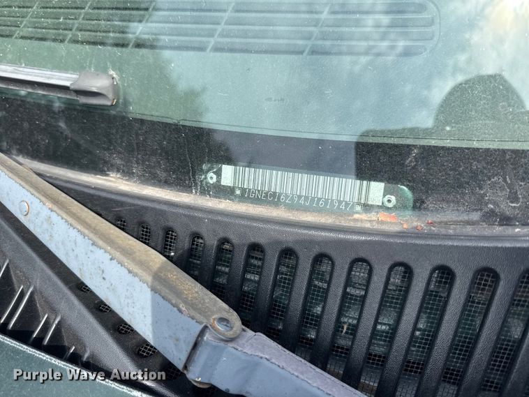 image for item EV6112 2004 Chevrolet Suburban 1500 SUV