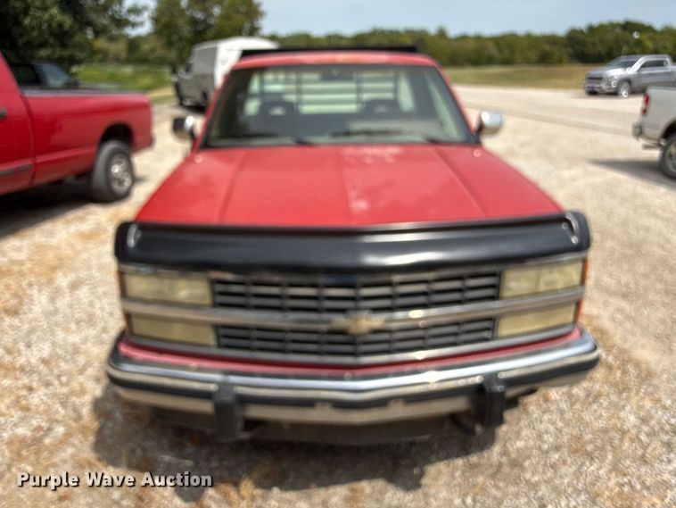 image for item EV6113 1993 Chevrolet C1500 flatbed pickup truck