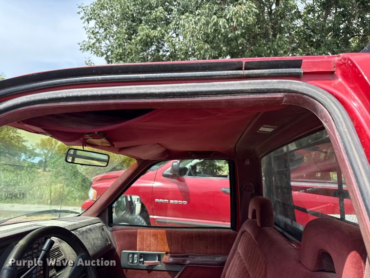 image for item EV6113 1993 Chevrolet C1500 flatbed pickup truck