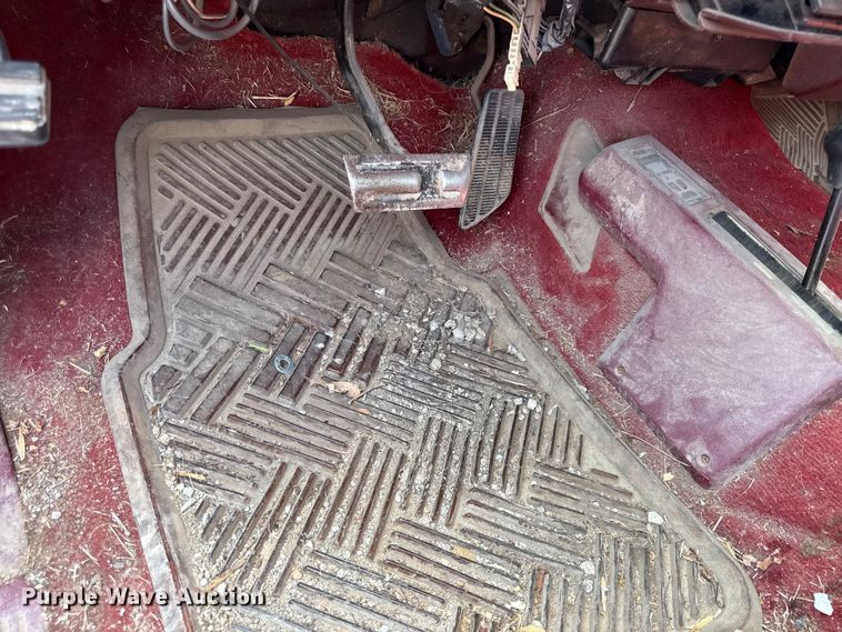 image for item EV6113 1993 Chevrolet C1500 flatbed pickup truck