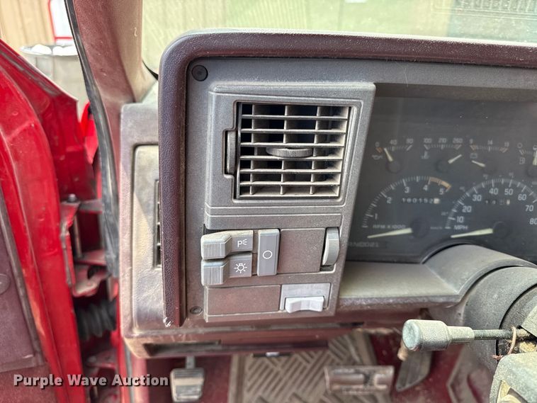 image for item EV6113 1993 Chevrolet C1500 flatbed pickup truck
