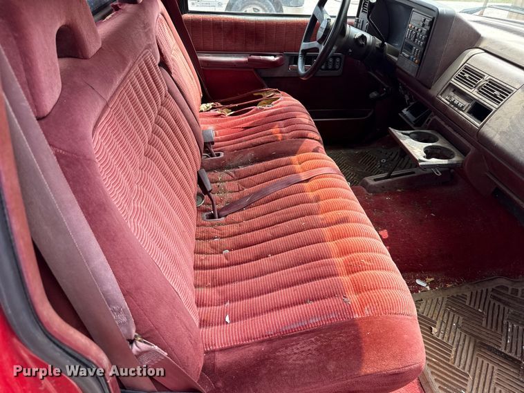 image for item EV6113 1993 Chevrolet C1500 flatbed pickup truck