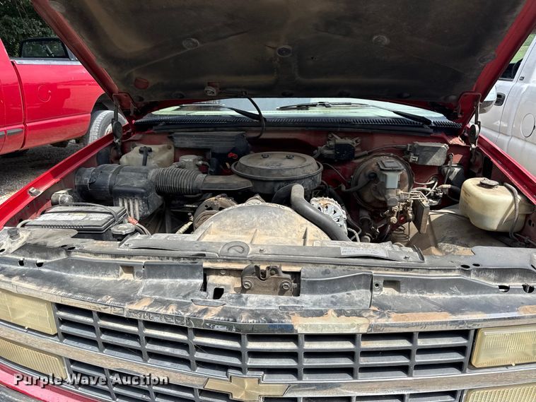 image for item EV6113 1993 Chevrolet C1500 flatbed pickup truck