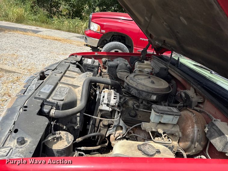 image for item EV6113 1993 Chevrolet C1500 flatbed pickup truck