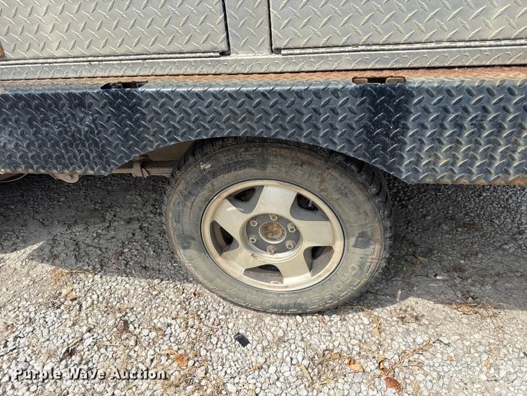 image for item EV6113 1993 Chevrolet C1500 flatbed pickup truck