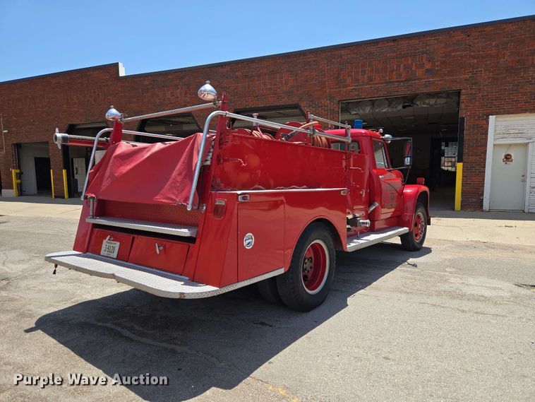 image for item EW8603 1972 International LOADSTAR1700 pumper fire truck