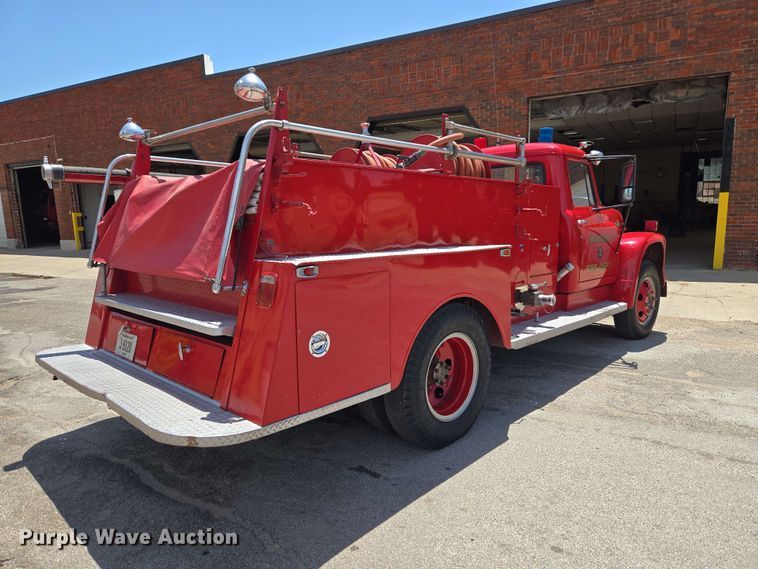 image for item EW8603 1972 International LOADSTAR1700 pumper fire truck