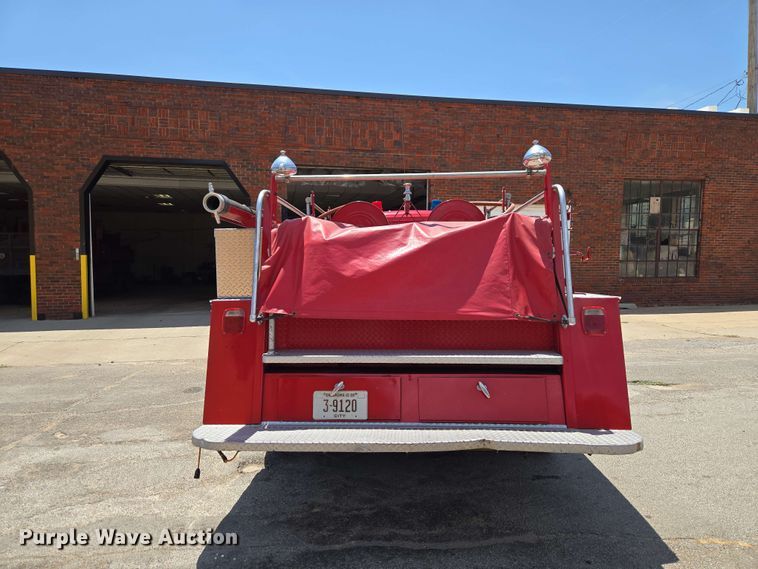 image for item EW8603 1972 International LOADSTAR1700 pumper fire truck