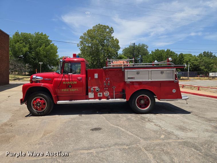 image for item EW8603 1972 International LOADSTAR1700 pumper fire truck