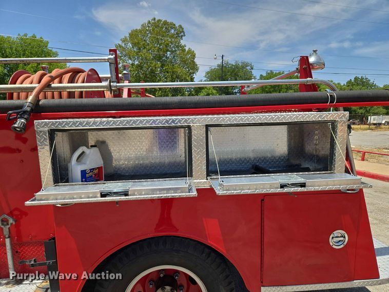image for item EW8603 1972 International LOADSTAR1700 pumper fire truck