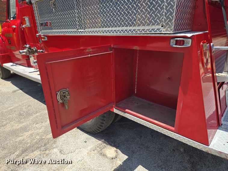 image for item EW8603 1972 International LOADSTAR1700 pumper fire truck