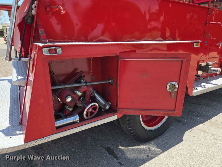 image for item EW8603 1972 International LOADSTAR1700 pumper fire truck