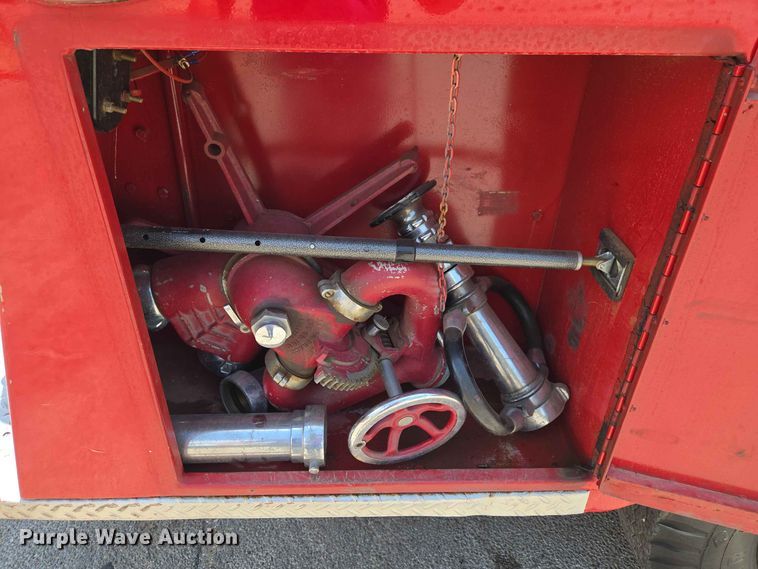 image for item EW8603 1972 International LOADSTAR1700 pumper fire truck