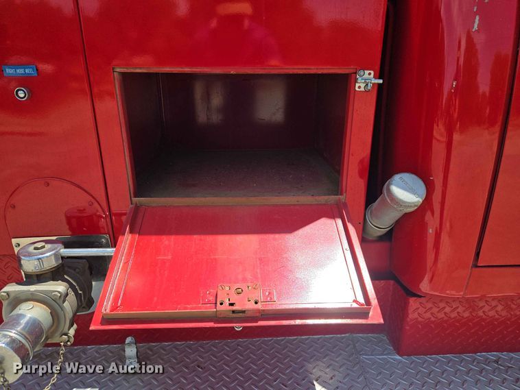 image for item EW8603 1972 International LOADSTAR1700 pumper fire truck