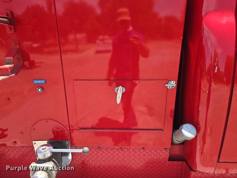 image for item EW8603 1972 International LOADSTAR1700 pumper fire truck
