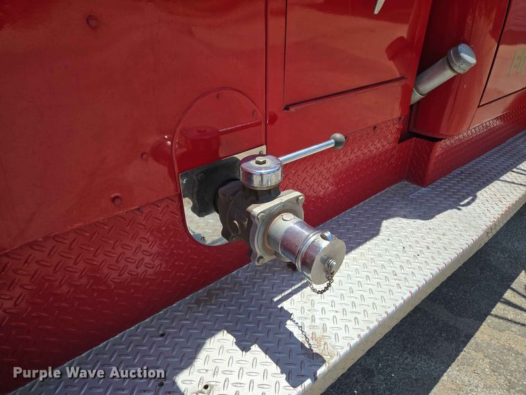 image for item EW8603 1972 International LOADSTAR1700 pumper fire truck