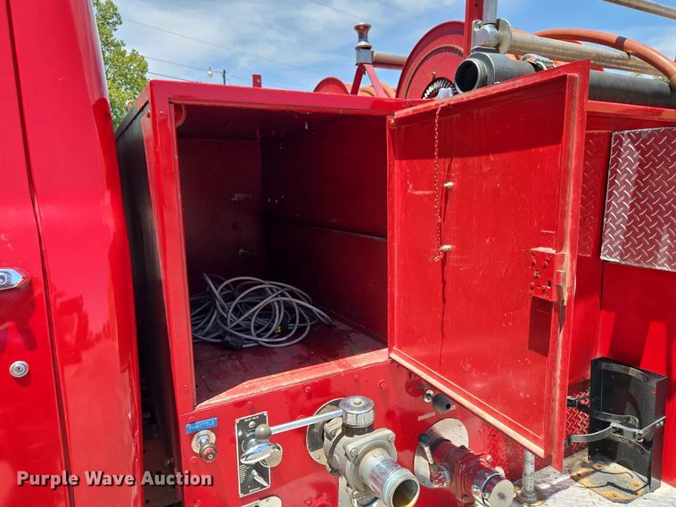 image for item EW8603 1972 International LOADSTAR1700 pumper fire truck