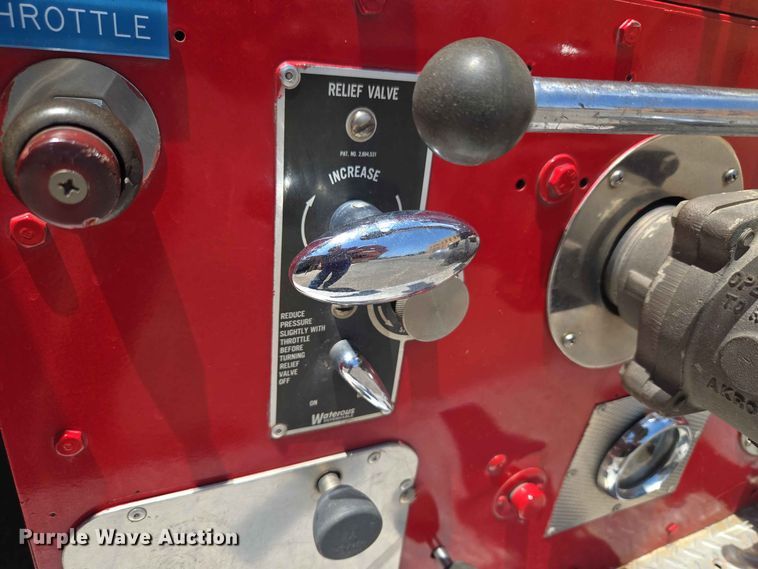 image for item EW8603 1972 International LOADSTAR1700 pumper fire truck