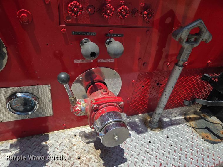 image for item EW8603 1972 International LOADSTAR1700 pumper fire truck