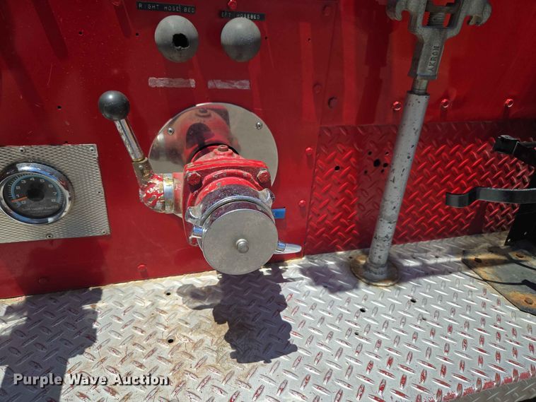 image for item EW8603 1972 International LOADSTAR1700 pumper fire truck