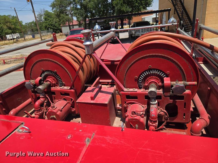 image for item EW8603 1972 International LOADSTAR1700 pumper fire truck