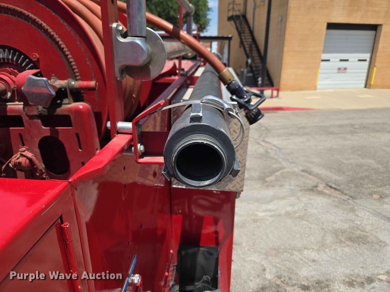 image for item EW8603 1972 International LOADSTAR1700 pumper fire truck
