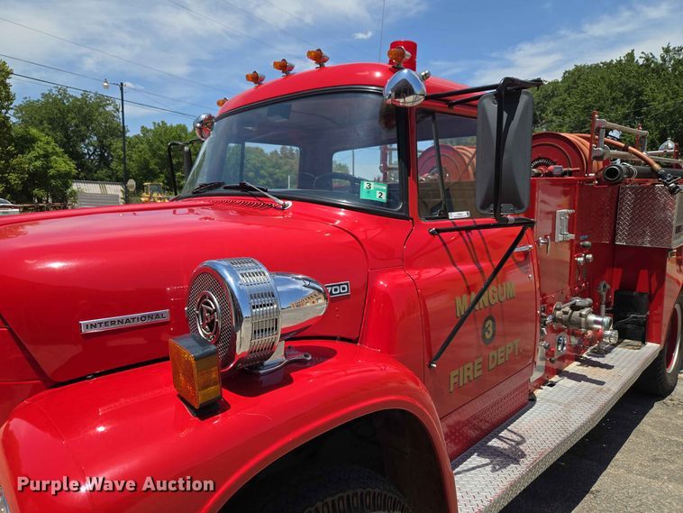 image for item EW8603 1972 International LOADSTAR1700 pumper fire truck