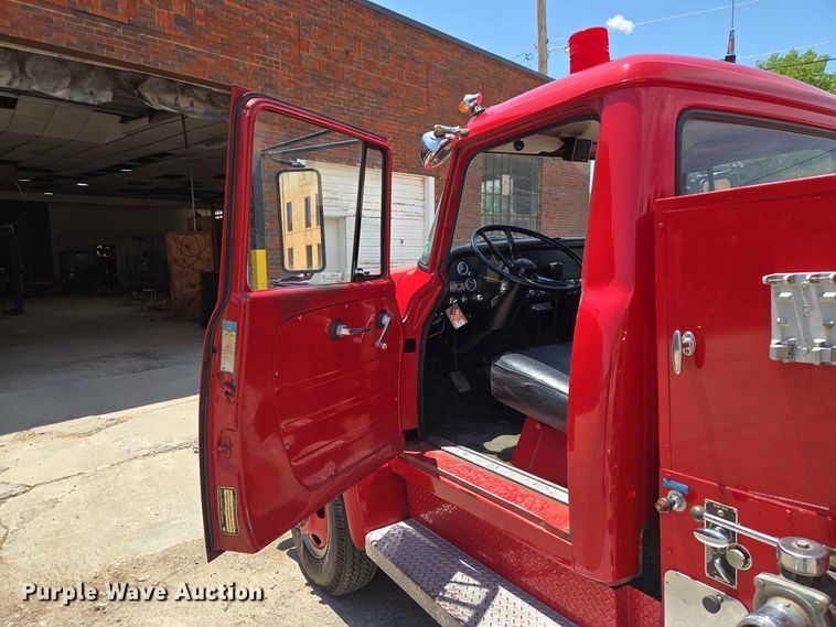image for item EW8603 1972 International LOADSTAR1700 pumper fire truck