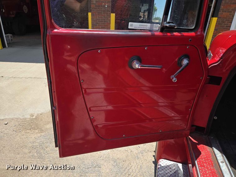 image for item EW8603 1972 International LOADSTAR1700 pumper fire truck