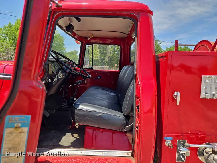 image for item EW8603 1972 International LOADSTAR1700 pumper fire truck