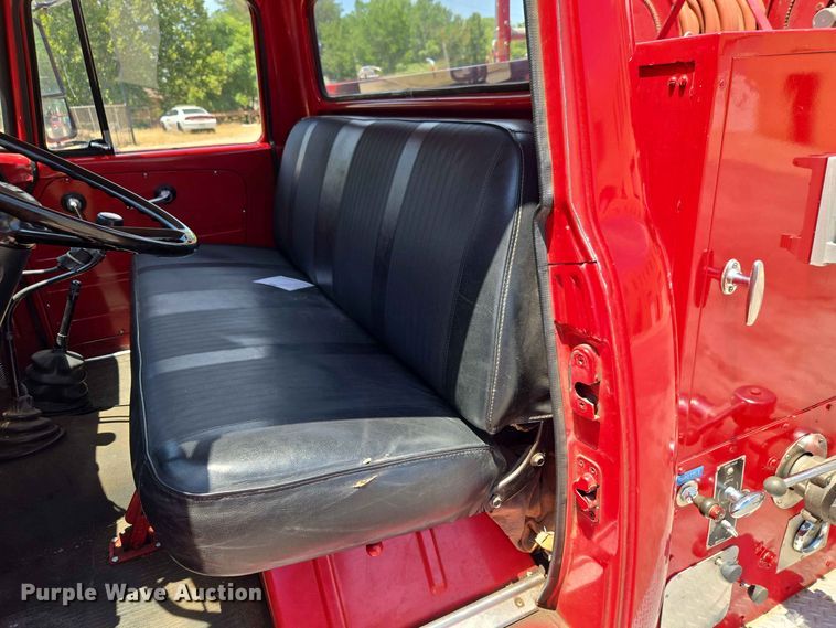 image for item EW8603 1972 International LOADSTAR1700 pumper fire truck