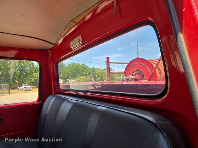 image for item EW8603 1972 International LOADSTAR1700 pumper fire truck